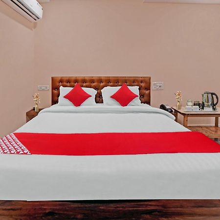 OYO 80612 Hotel Sandeep Rāipur Buitenkant foto