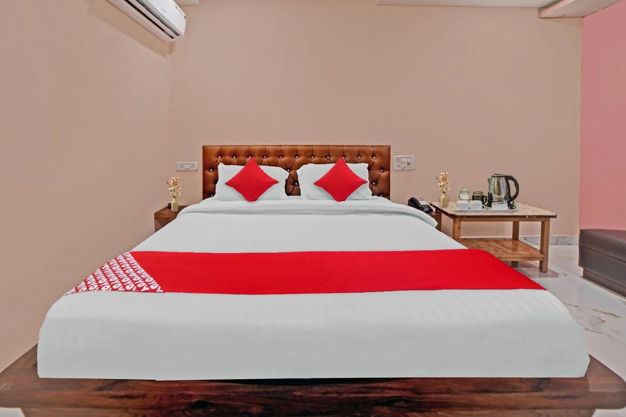 OYO 80612 Hotel Sandeep Rāipur Buitenkant foto