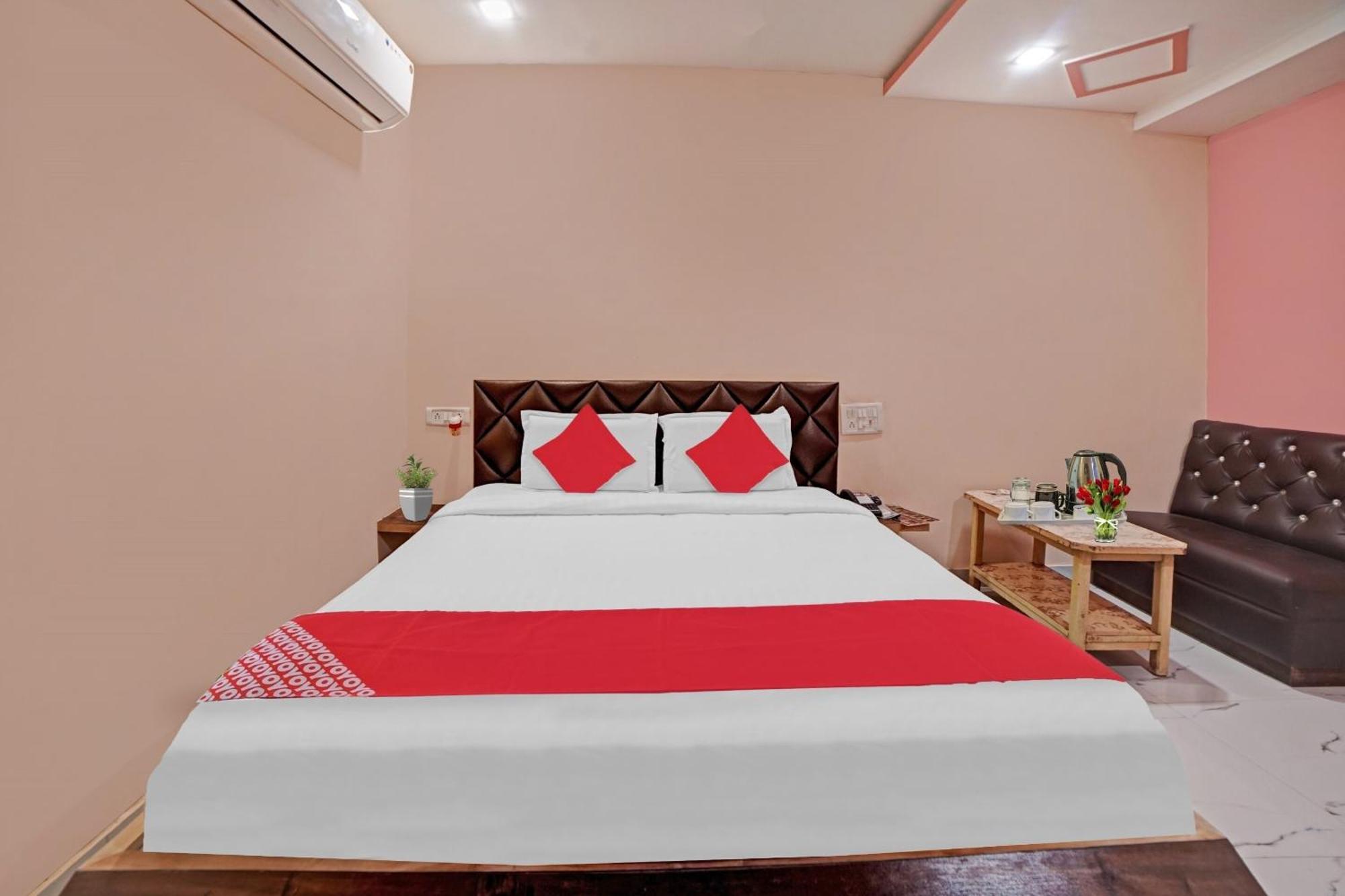 OYO 80612 Hotel Sandeep Rāipur Buitenkant foto