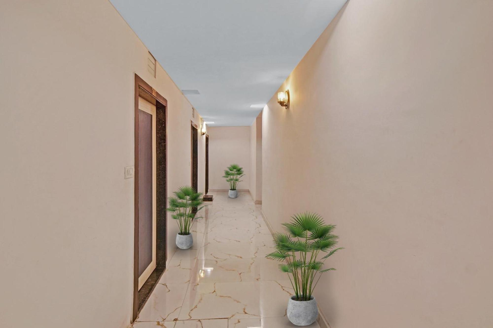 OYO 80612 Hotel Sandeep Rāipur Buitenkant foto