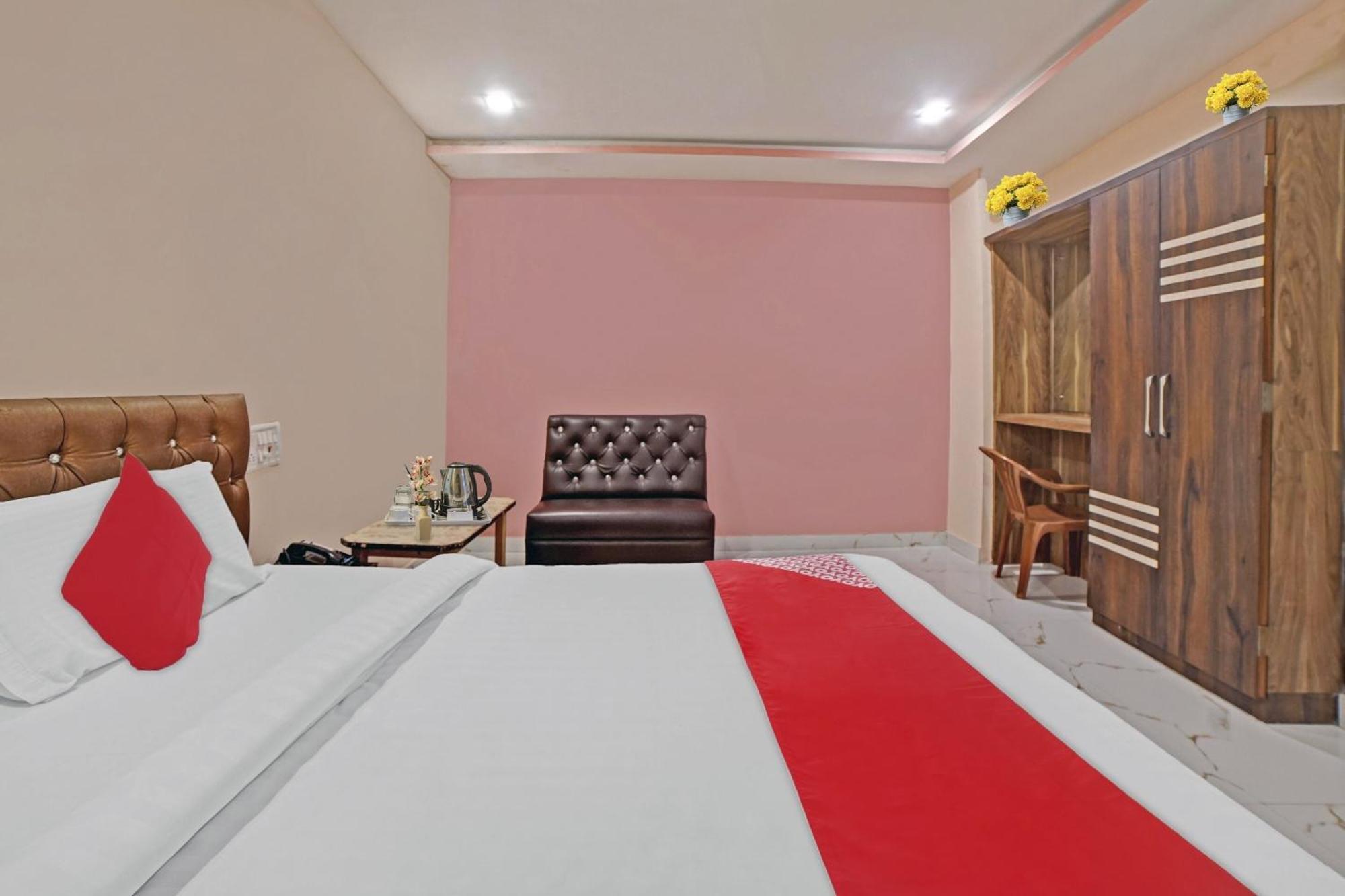 OYO 80612 Hotel Sandeep Rāipur Buitenkant foto