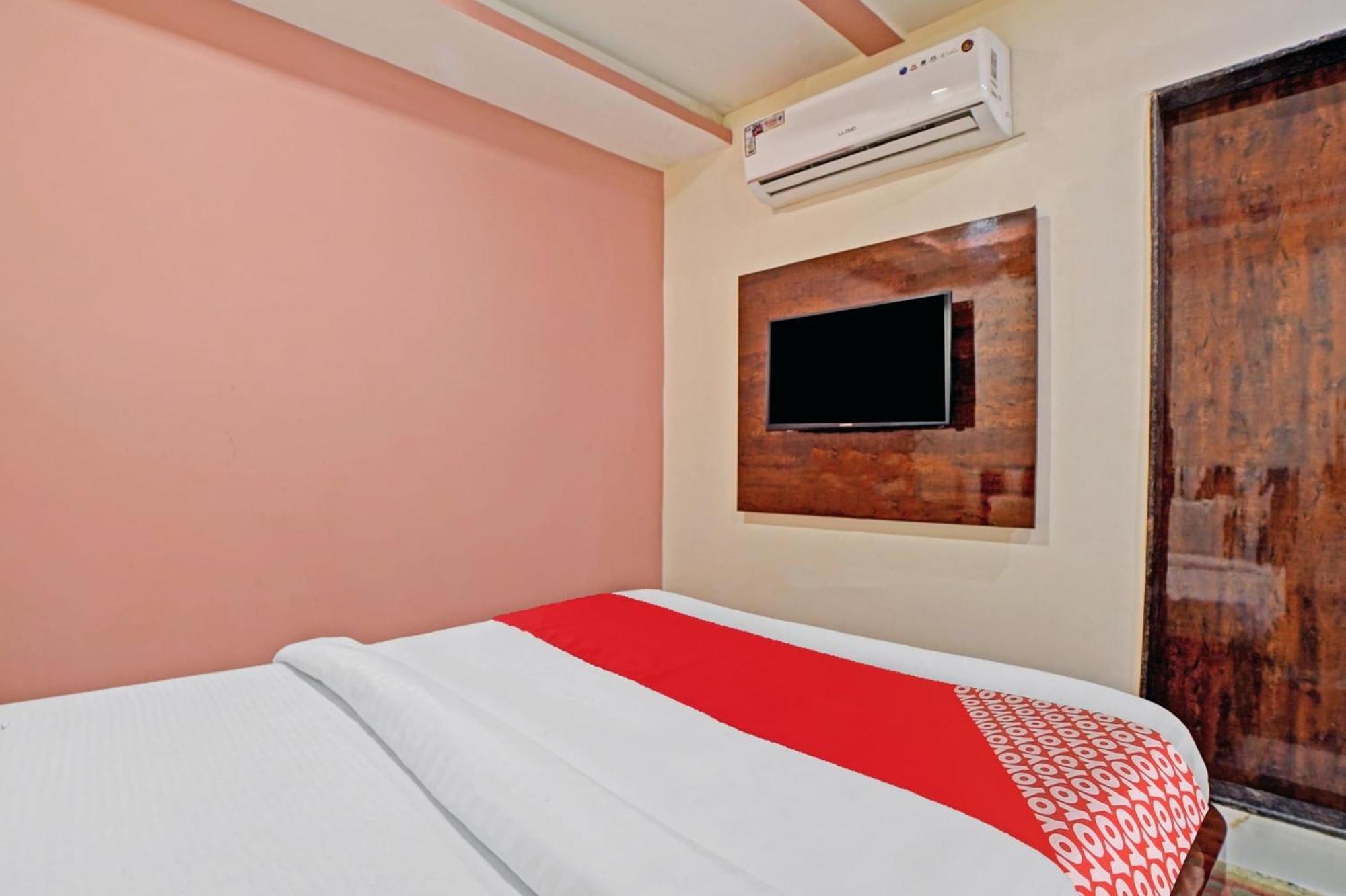 OYO 80612 Hotel Sandeep Rāipur Buitenkant foto