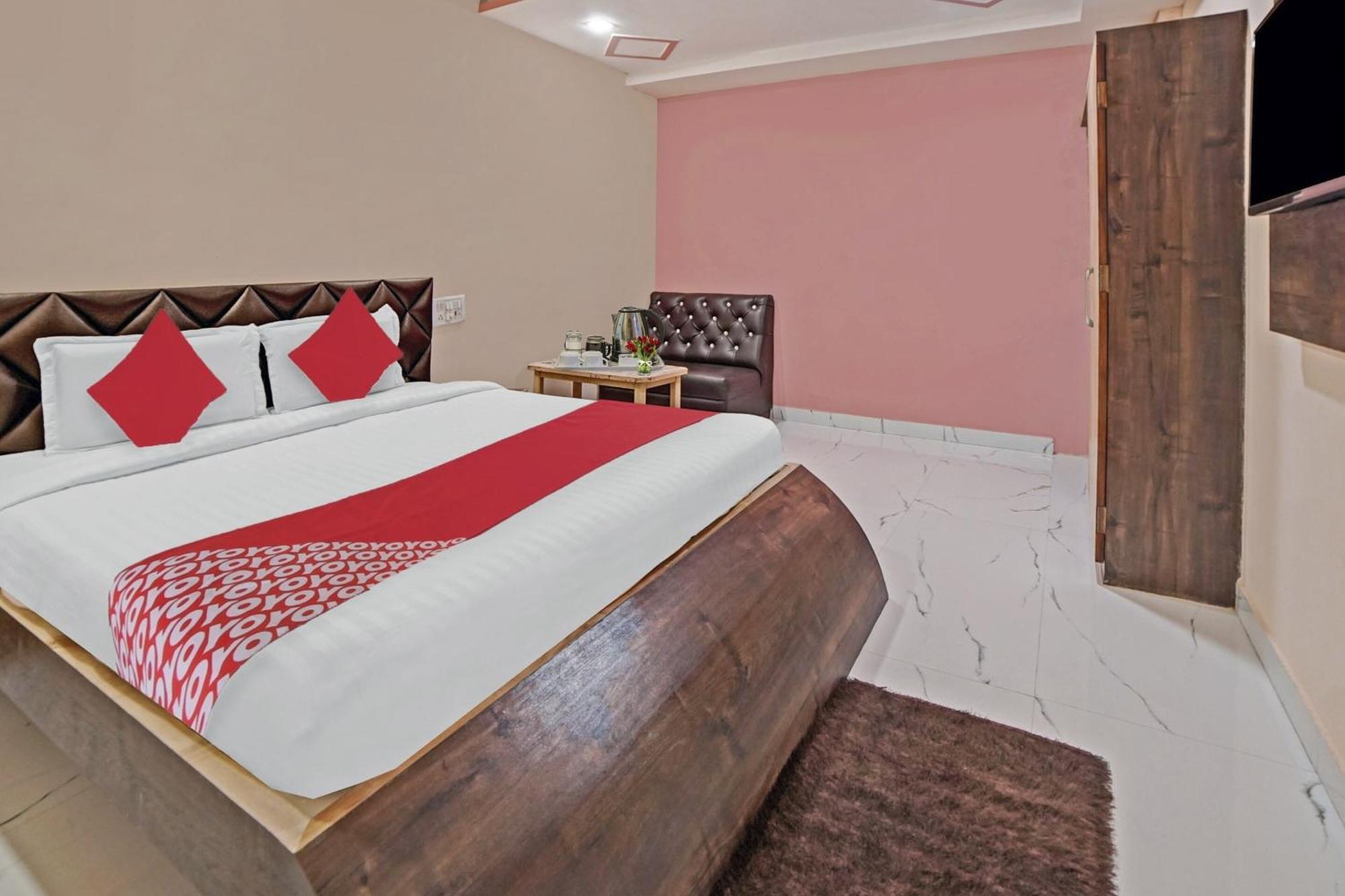 OYO 80612 Hotel Sandeep Rāipur Buitenkant foto