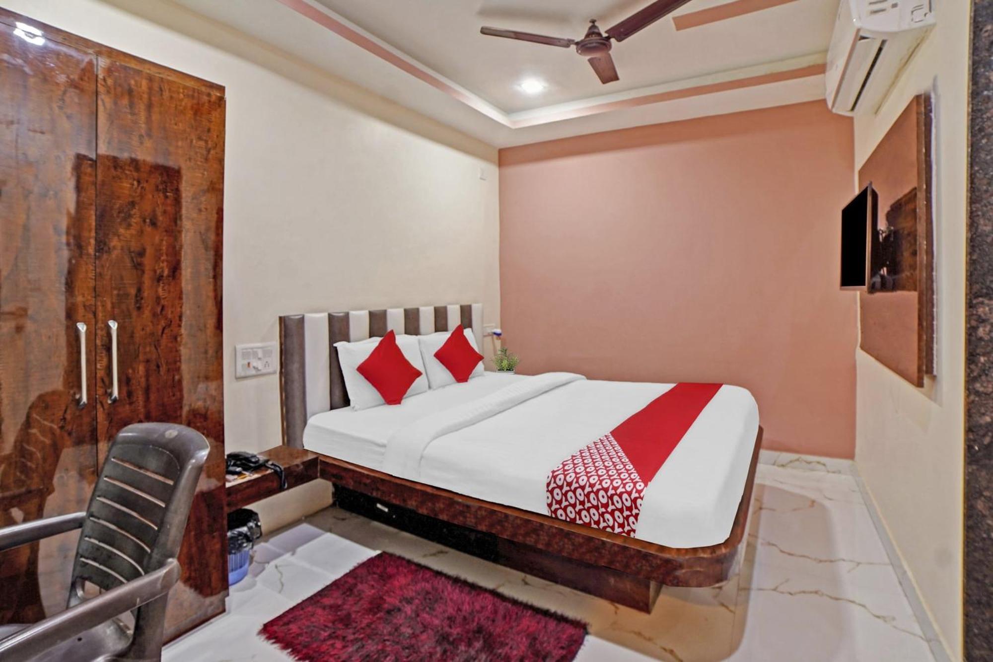 OYO 80612 Hotel Sandeep Rāipur Buitenkant foto