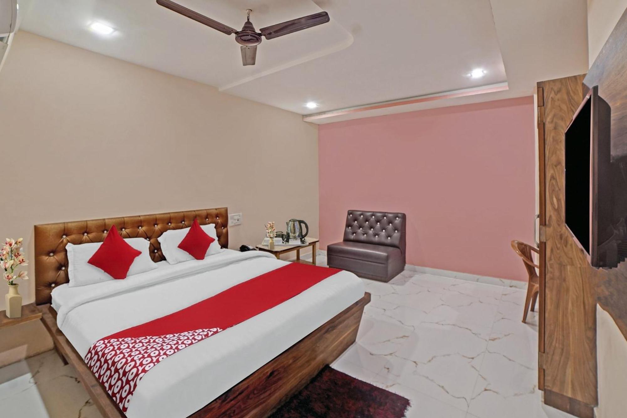 OYO 80612 Hotel Sandeep Rāipur Buitenkant foto