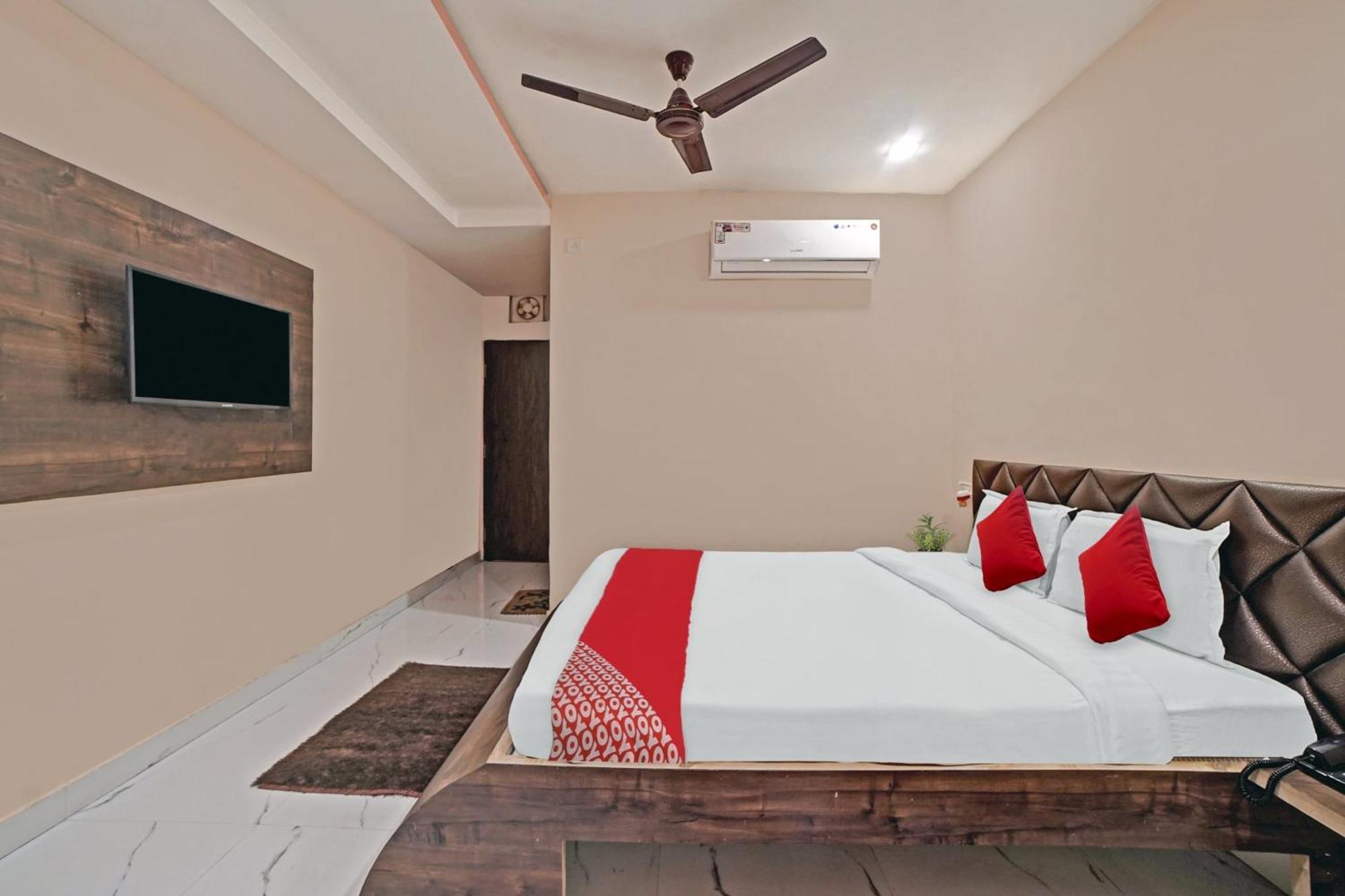 OYO 80612 Hotel Sandeep Rāipur Buitenkant foto